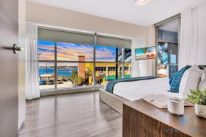 Apartment with Bay View Balcony - Pool - Up To 6 - Gym